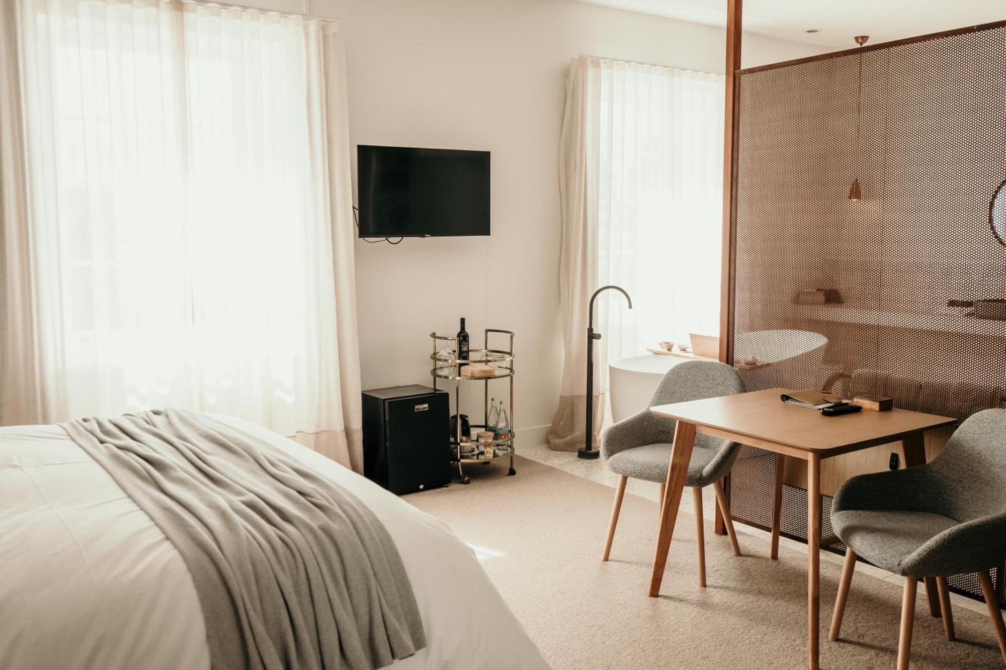 The Oak & Anchor Hotel Port Fairy Dış mekan fotoğraf A room at the hotel