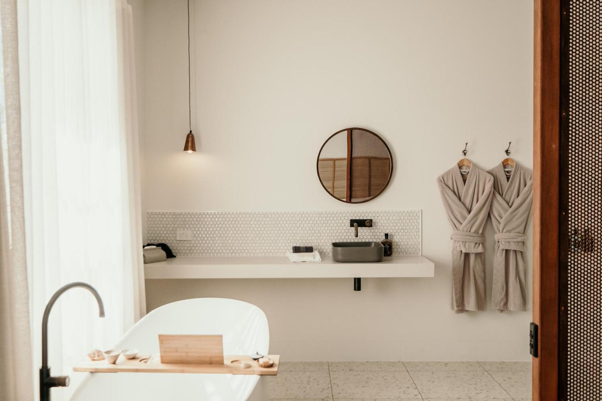 The Oak & Anchor Hotel Port Fairy Dış mekan fotoğraf Bathroom at the Hotel