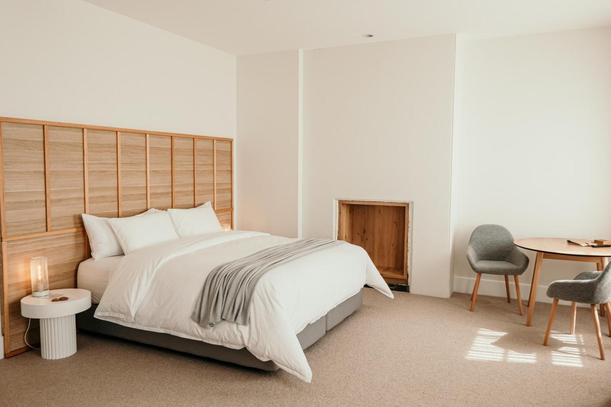 The Oak & Anchor Hotel Port Fairy Dış mekan fotoğraf A bedroom