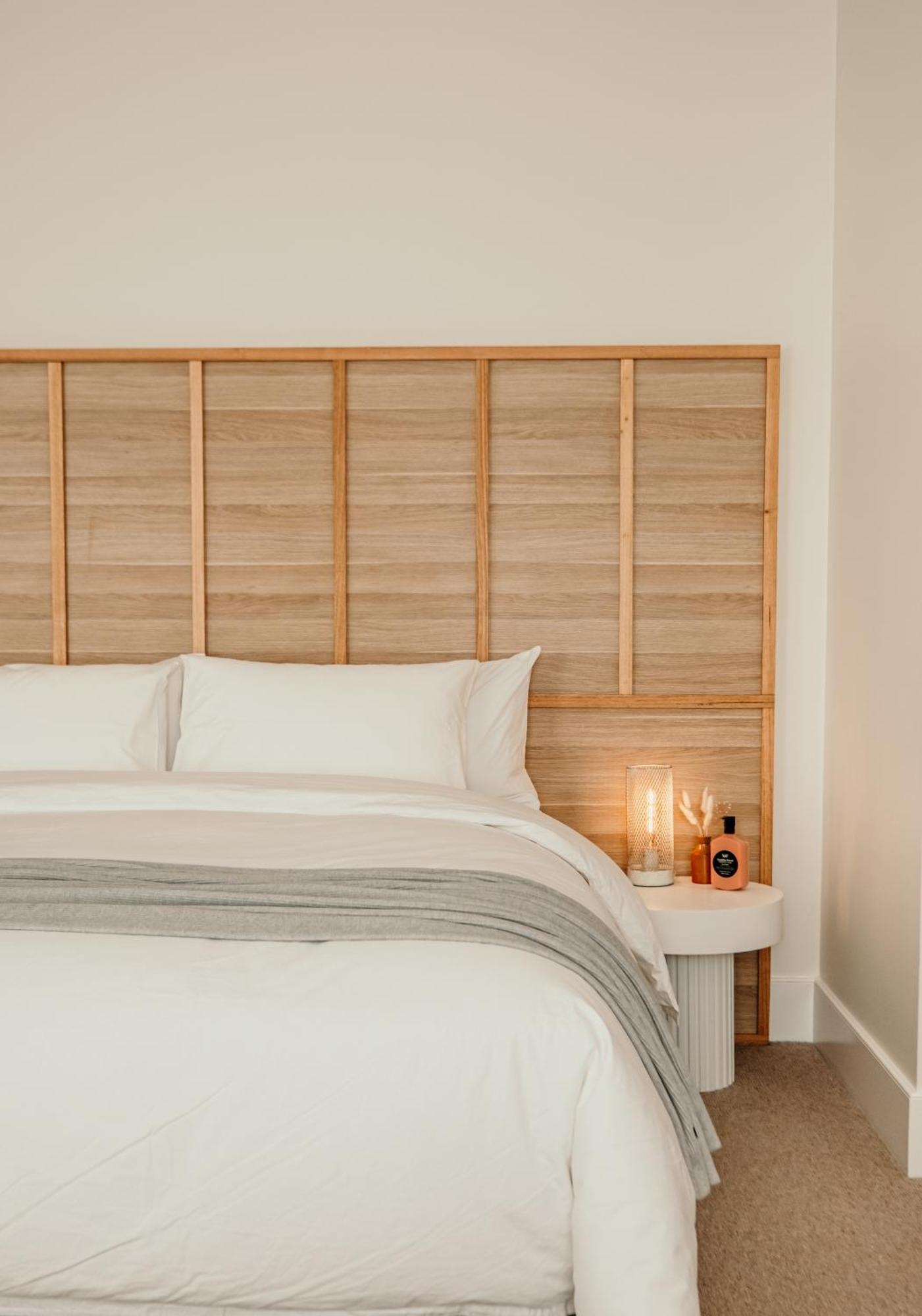 The Oak & Anchor Hotel Port Fairy Dış mekan fotoğraf A bamboo headboard