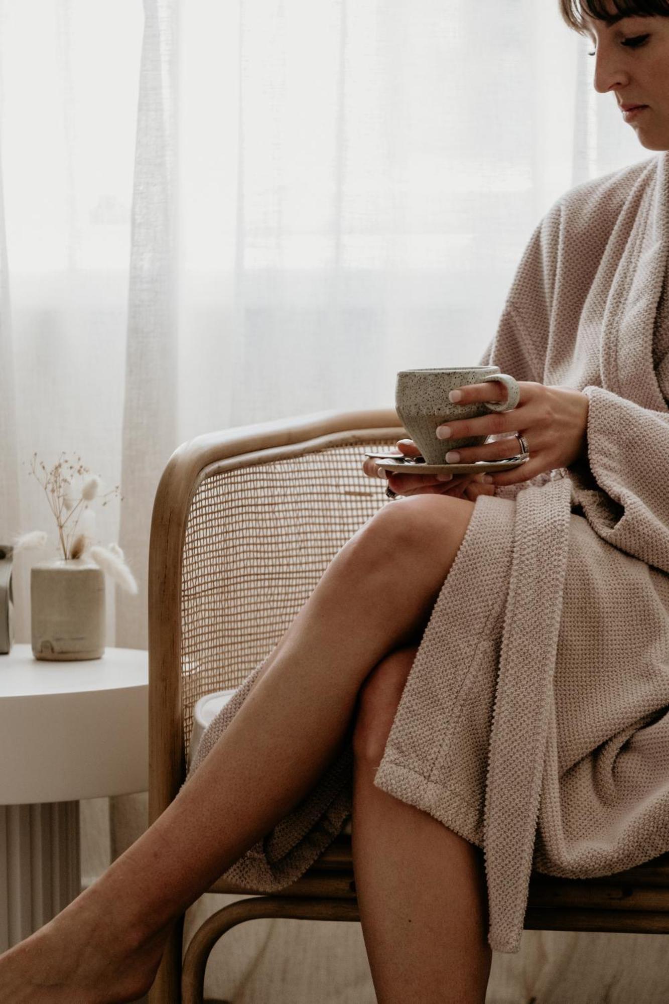 The Oak & Anchor Hotel Port Fairy Dış mekan fotoğraf A woman wearing a bathrobe