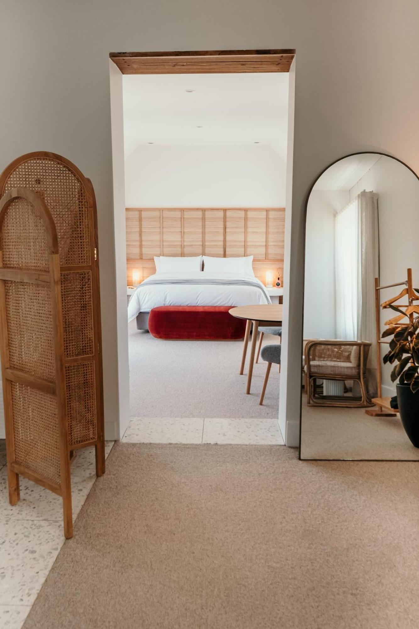 The Oak & Anchor Hotel Port Fairy Dış mekan fotoğraf A bedroom at the hotel