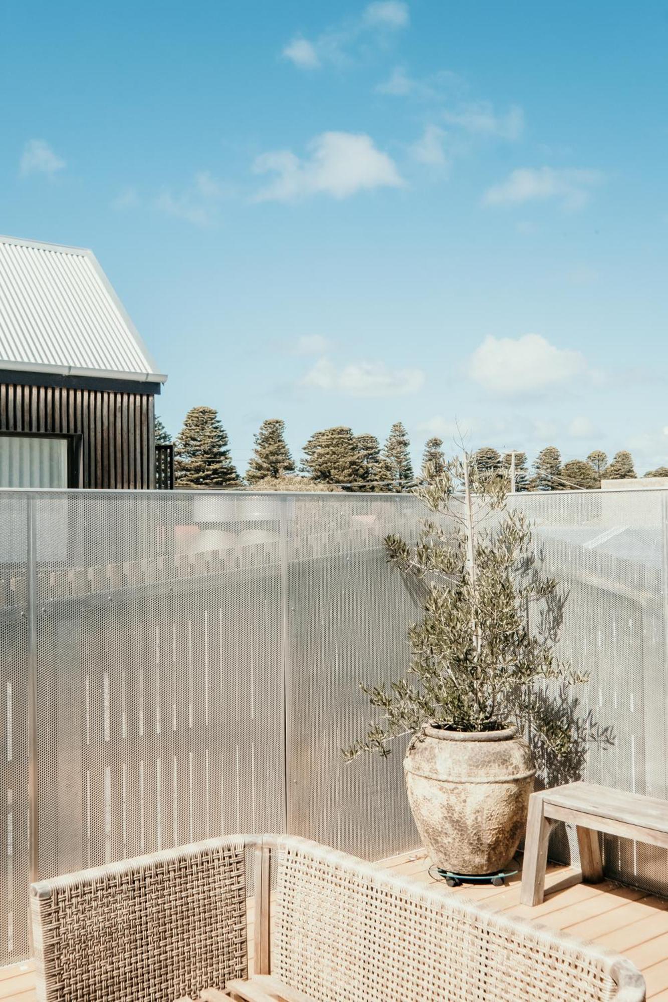 The Oak & Anchor Hotel Port Fairy Dış mekan fotoğraf The roof terrace